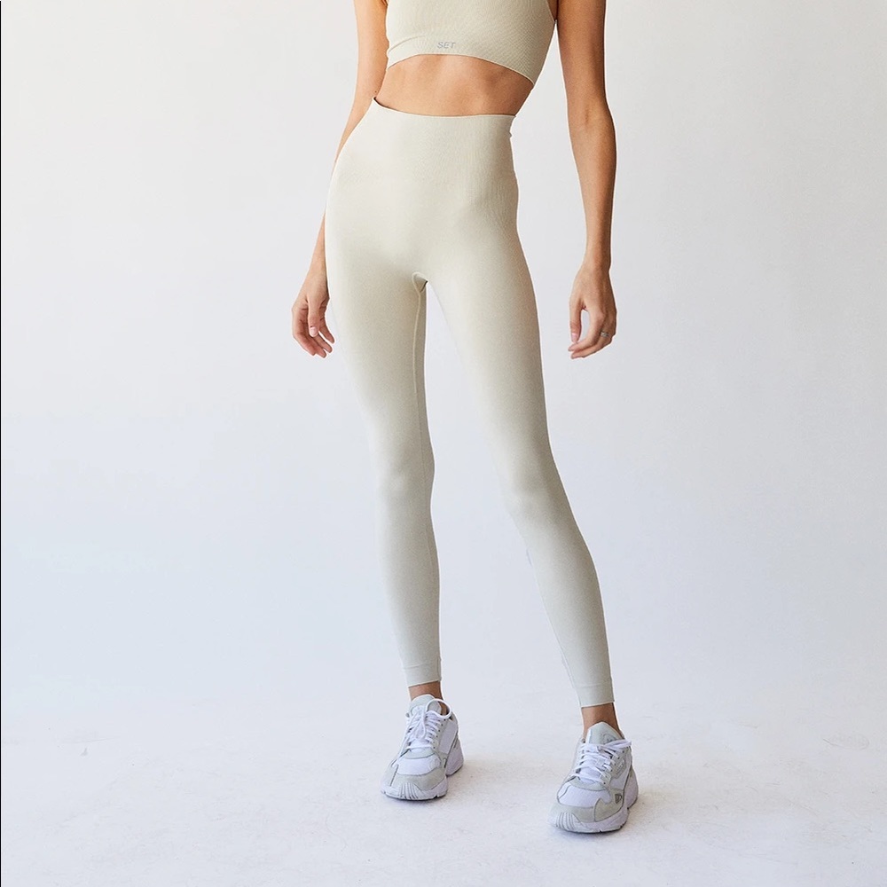 COPY - Set active oat milk leggings!